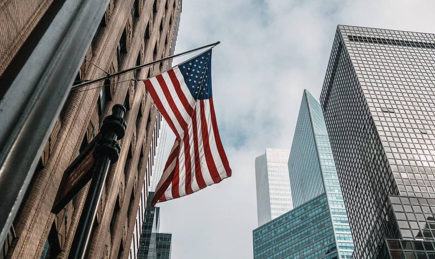 隐藏在图表中的危机：美国越滚越大的“债务雪球”