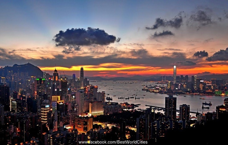 在香港嘉年华回望这三年：狂热、祛魅与穿越