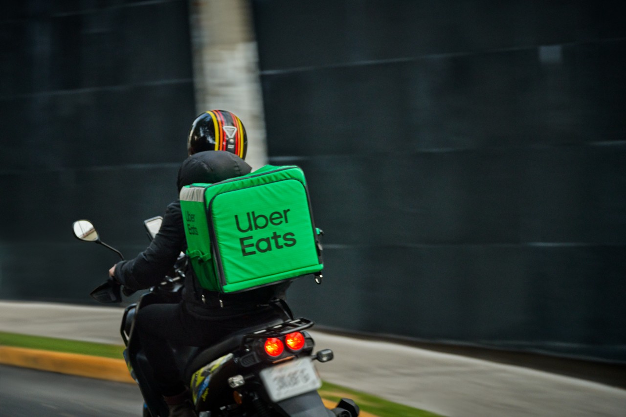 Uber Eats 的终极形态：送餐机器人学会用 DeFi 买下整条街