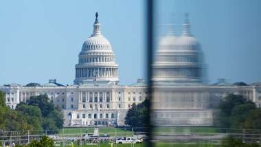 美国史上最长停摆迎终结曙光，参议院推进临时拨款法案